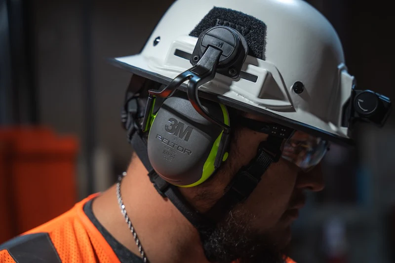 M-LOK 3M™ PELTOR™ X4 Earmuffs X4P51E - Image 3